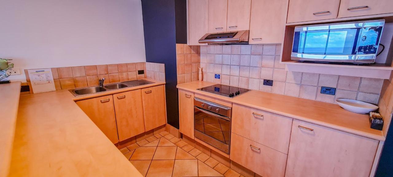 Pelican Sands Beach Resort Gold Coast Esterno foto